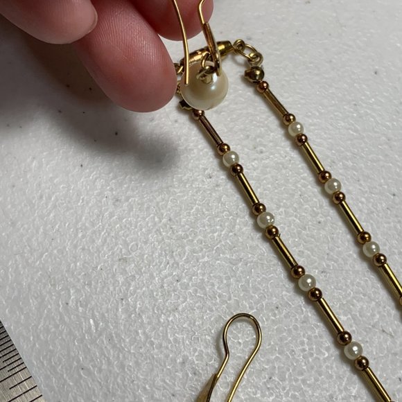 15" Pearl and gold beaded necklace and matching drop earrings - Picture 6 of 10